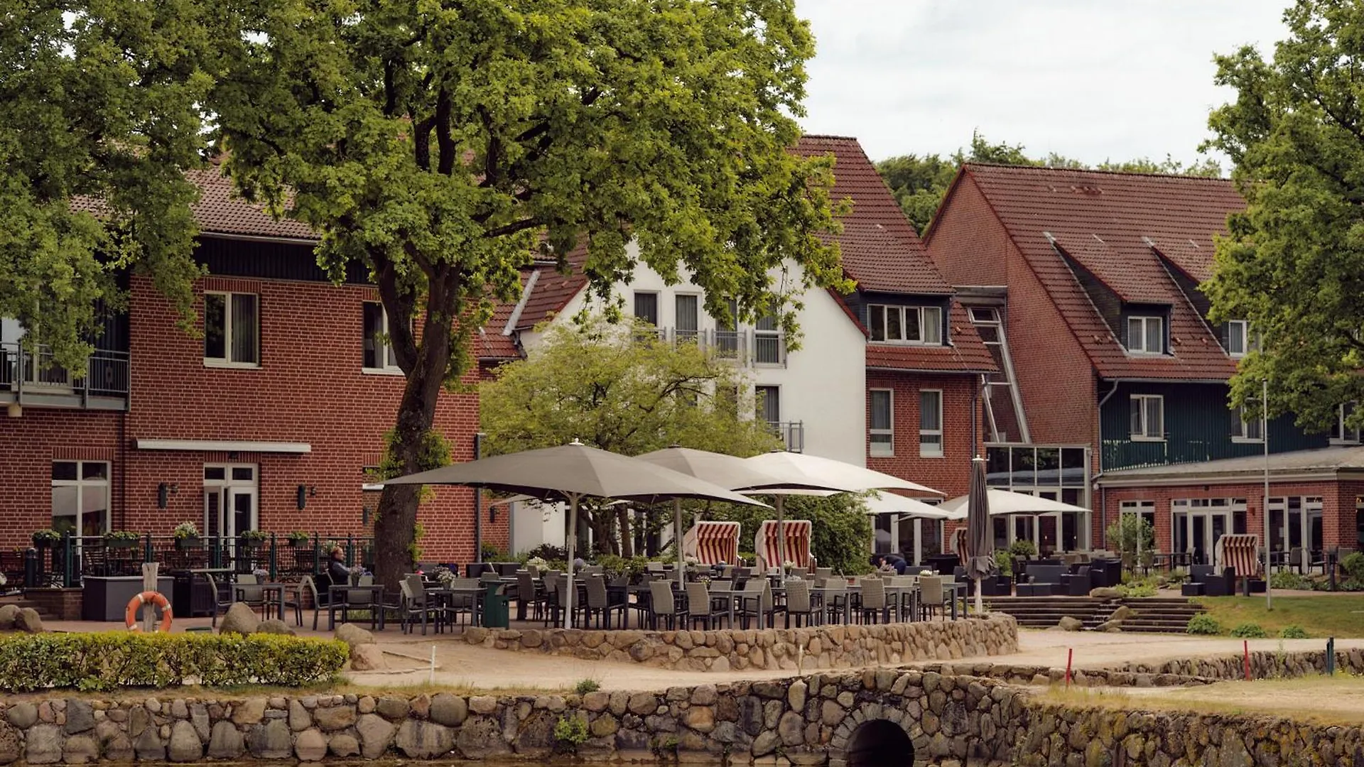 ****  Steigenberger Hotel Treudelberg Hamburg Germany
